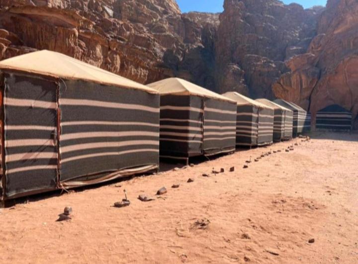 Saleem With Jeep Tour Apartment Wadi Rum Exterior foto