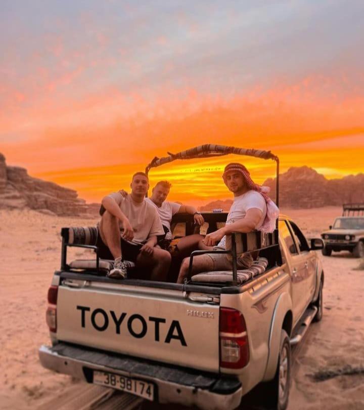 Saleem With Jeep Tour Apartment Wadi Rum Exterior foto